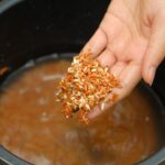 Riso sciacquato dopo la cottura, esempio di pratica culinaria errata.